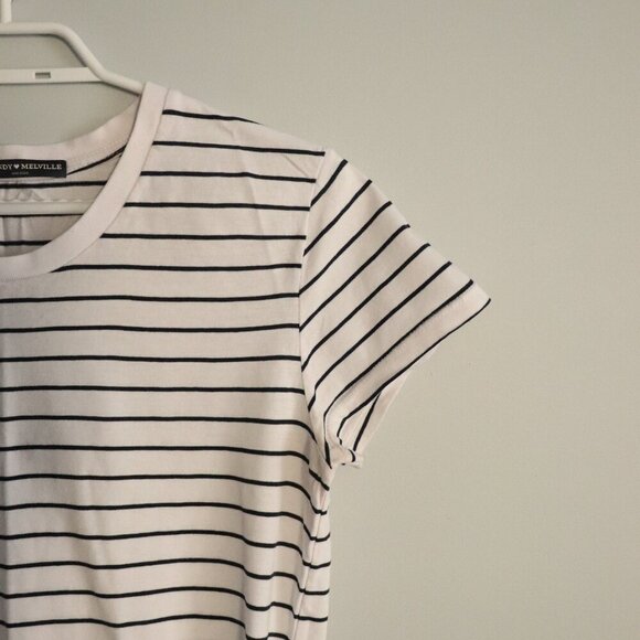 Brandy Melville Women's White Striped Crewneck Stretch T-Shirt Top - Picture 5 of 9